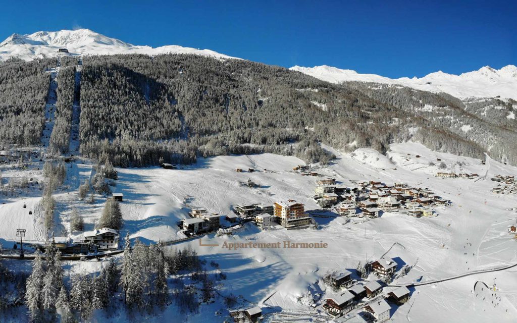 Winterbild des Appartement mit der umliegenden Skipiste.